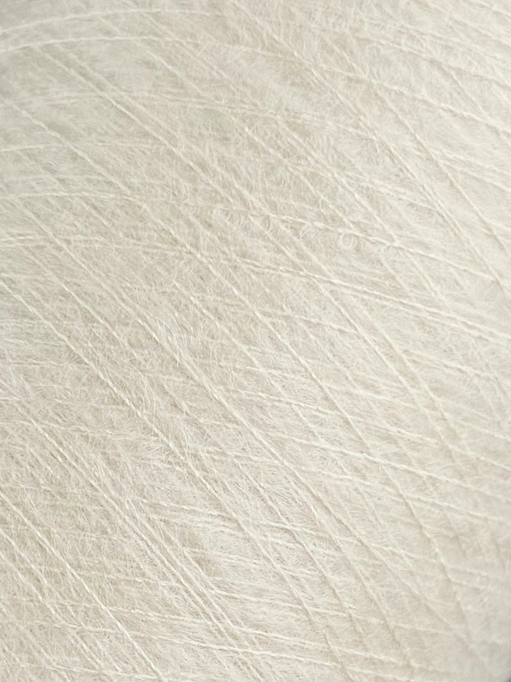 Manifattura Sesia Art. Vivienne 850 m / 100 g – Filato in kid mohair e seta mulberry col. Avorio chiaro 0080